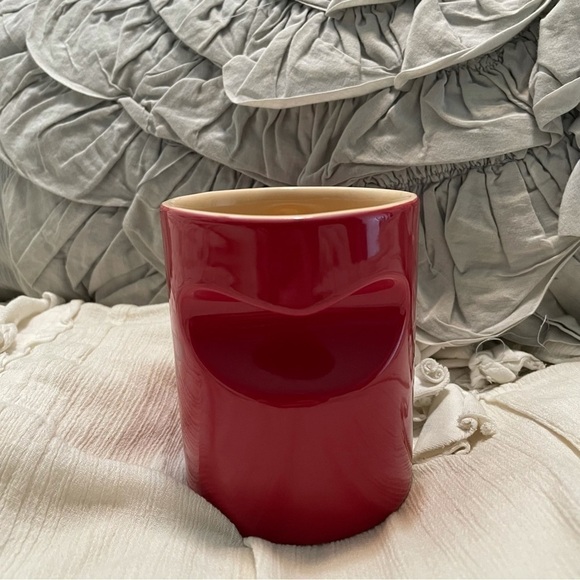 DISNEY Tramp Lady and the Tramp Red Heart Mug official Disney - Picture 2 of 5